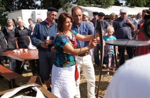 Burgemeester Peter Snijders (Gemeente Hardenberg) en burgemeester Daniela Kösters  (Gemeente Emlichheim).